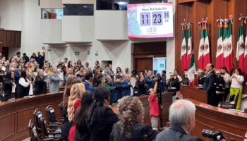 Banda de guerra en el congreso del estado 4